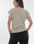 Blusa basica con puños y cuello en rib beige