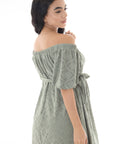 vestido en tejido de punto hombros descubiertos verde